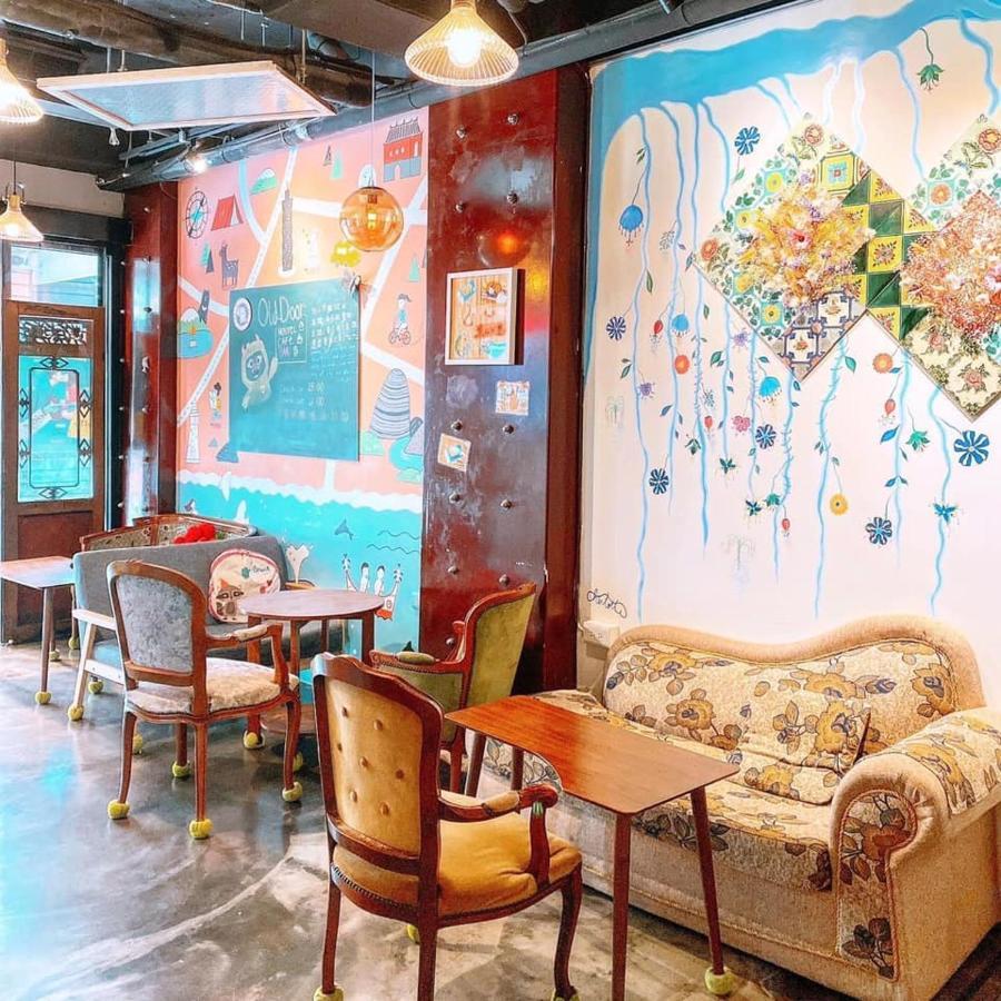 Old Door Hostel & Bar Taipei Bagian luar foto