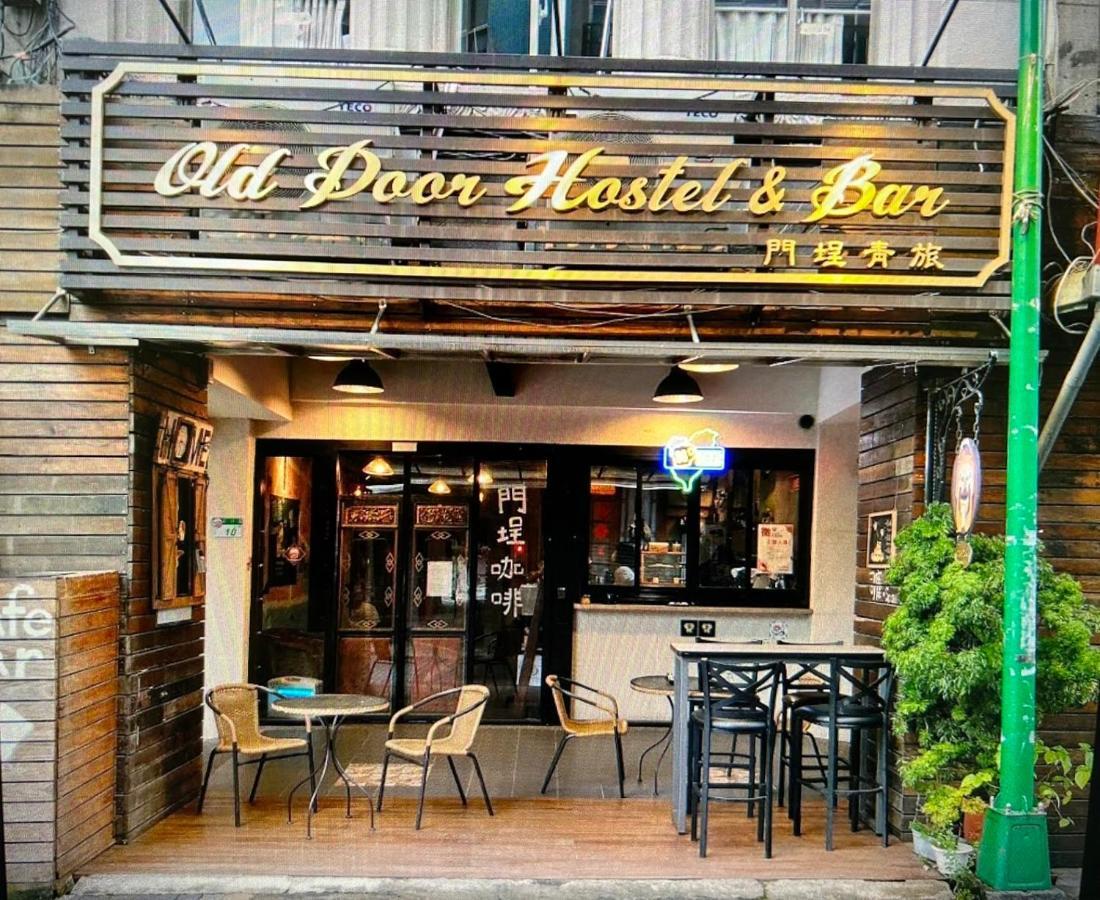 Old Door Hostel & Bar Taipei Bagian luar foto