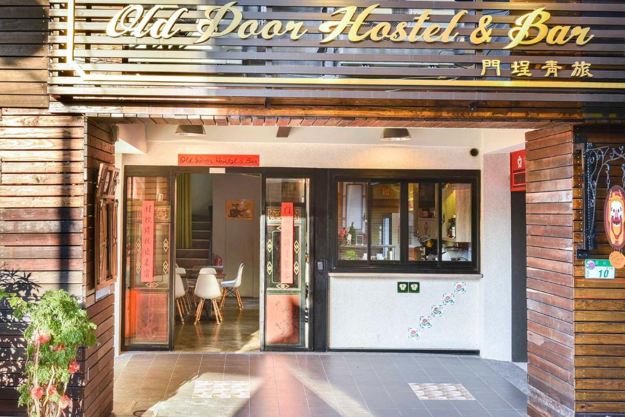 Old Door Hostel & Bar Taipei Bagian luar foto
